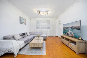 Bankstown Next to Westfield! Lovely 3 Br Townhouse